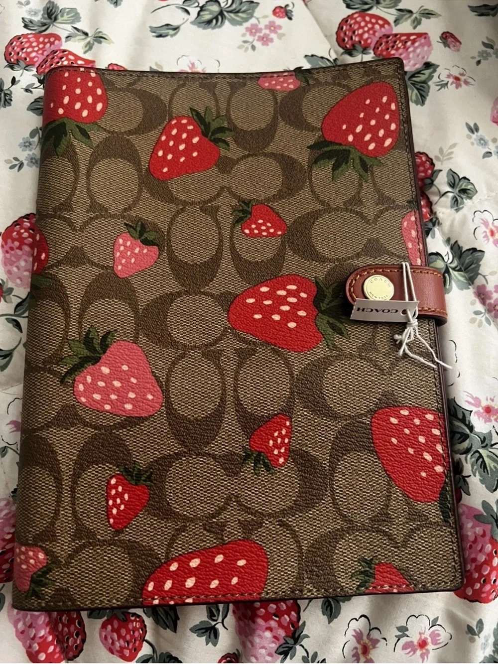 🍓🍓🍓 COACH NOTEBOOK WITH WILD STRAWBERRY PRINT 🍓🍓🍓 NWT 🍓🍓🍓